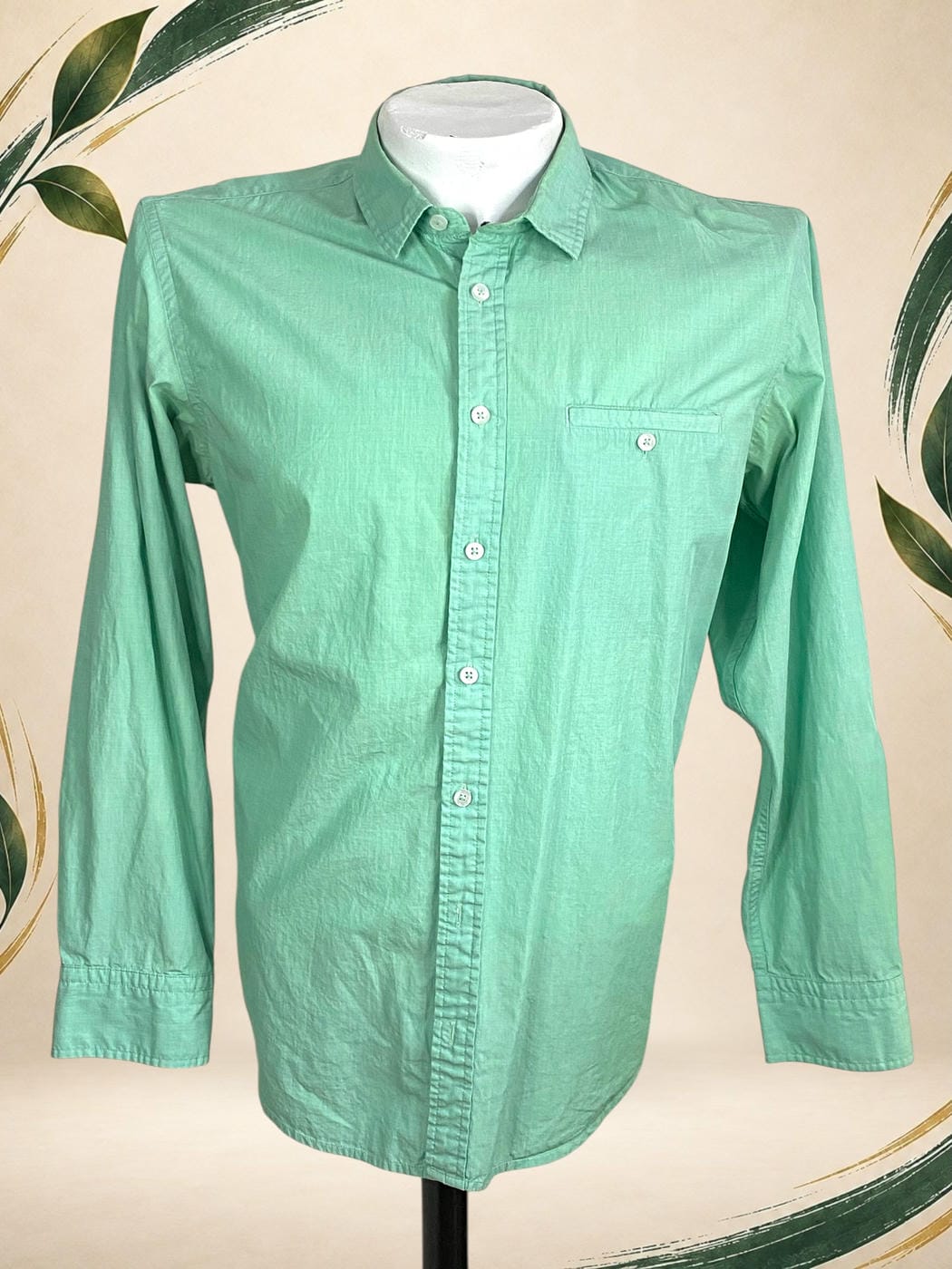 Vista frontal de Camisa