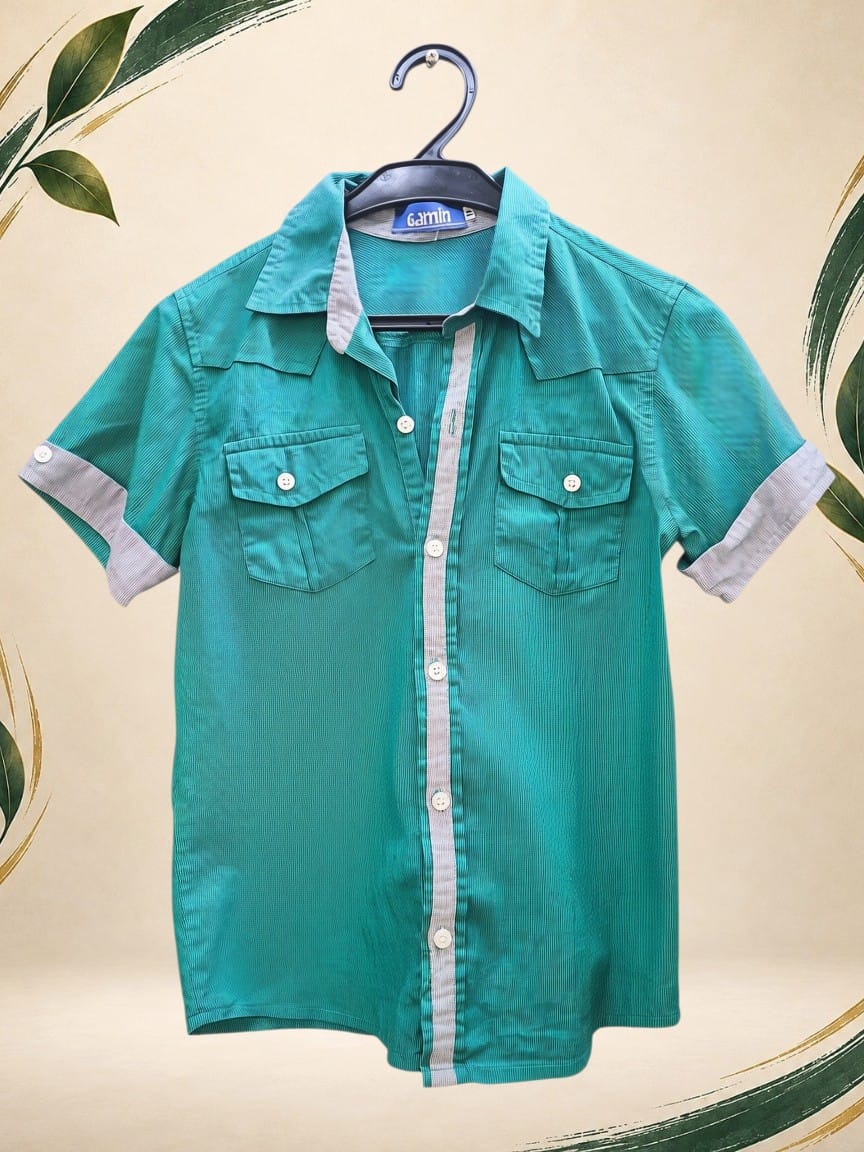 Vista frontal de Camisa