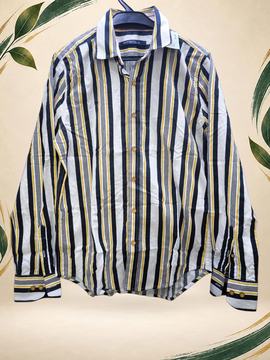 Vista frontal de Camisa