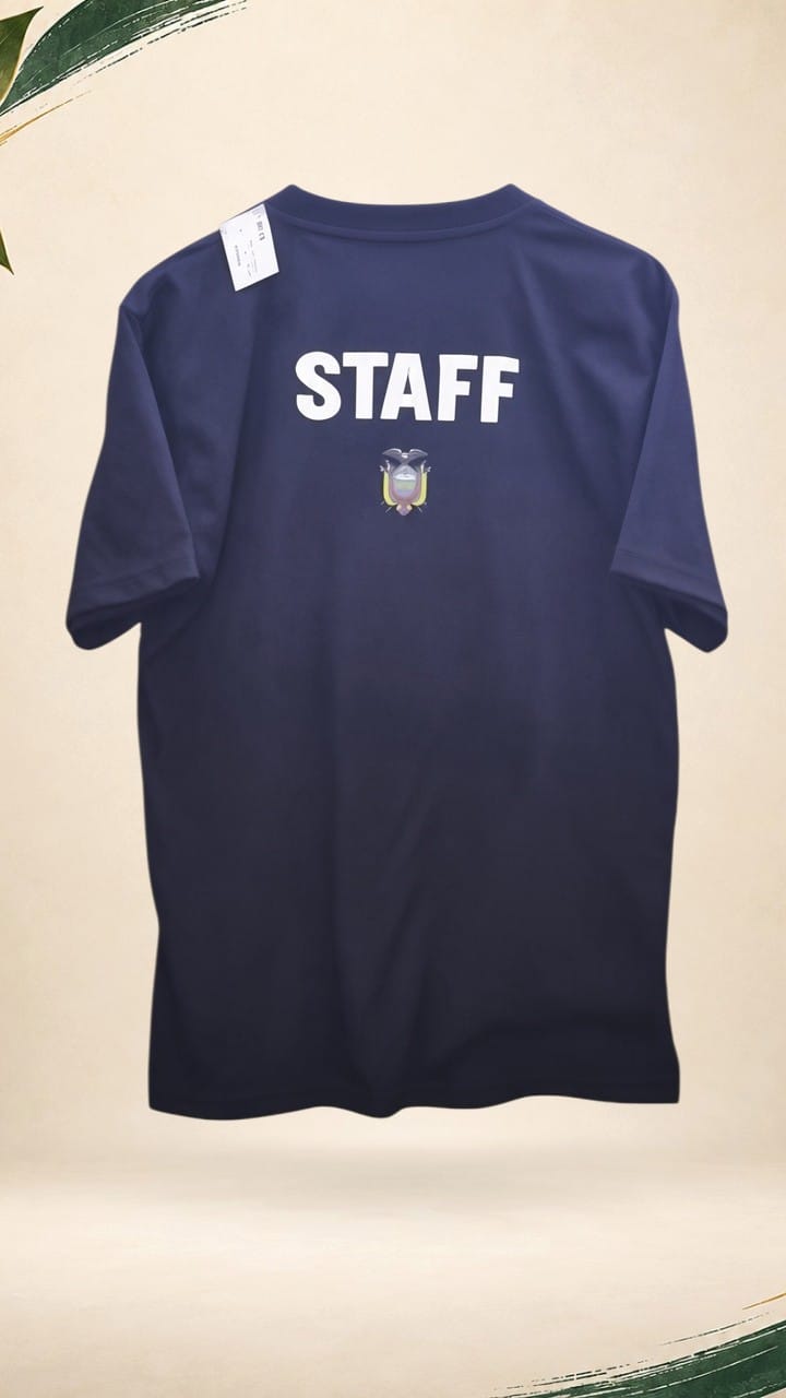 Vista posterior de Camiseta